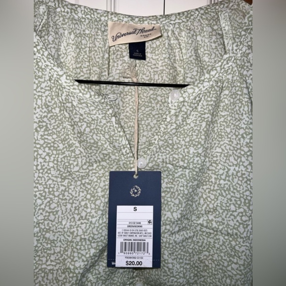 Universal thread  Women’s S. Blouse.  Color: green. NWT. - Picture 2 of 5